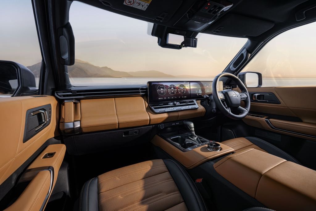 2027 Mitsubishi Pajero Interior