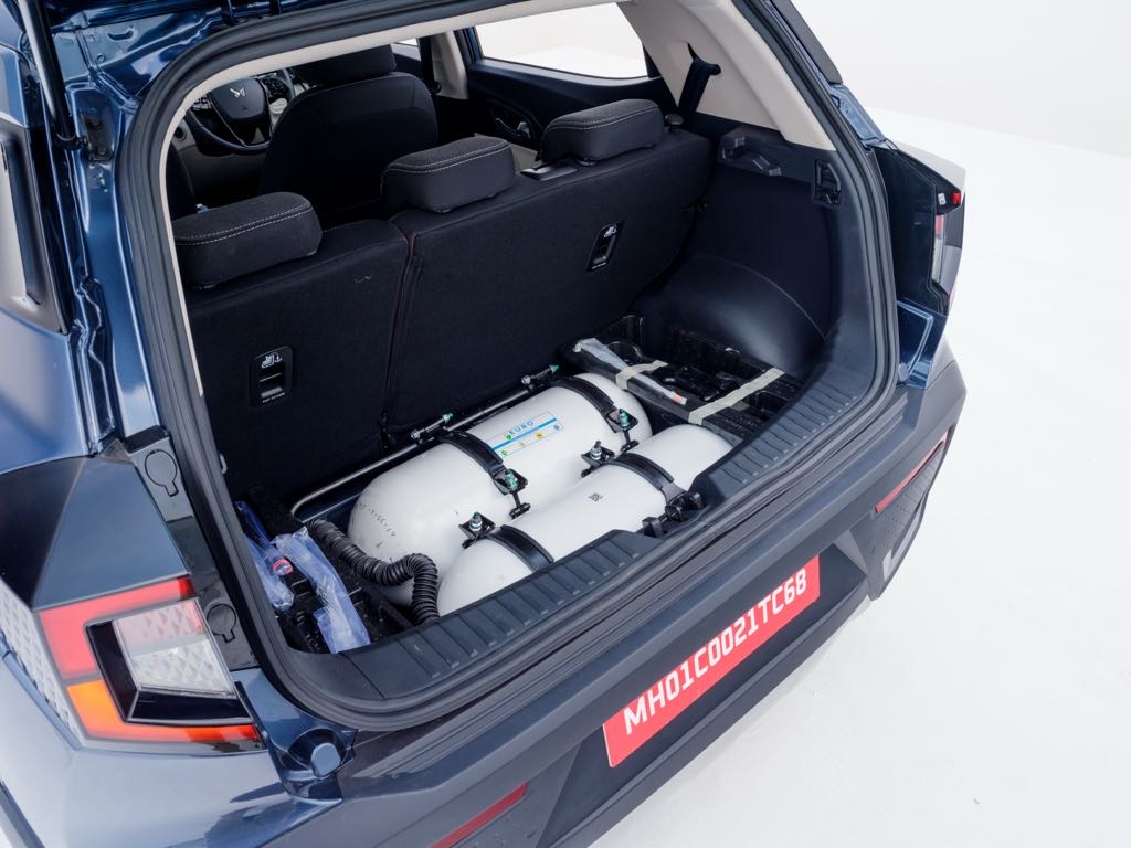 Mahindra XUV 3XO ZNG CNG Boot